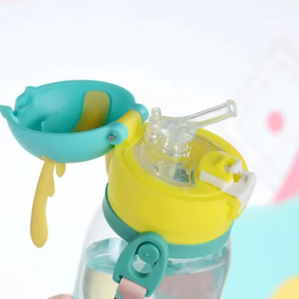 600ML Imported Quality Kids Sipper Bottle with Straw Strap And Stricker Horn Design Plastic Bottle Leakproof Sipper Bottle For Boy Girl Kids